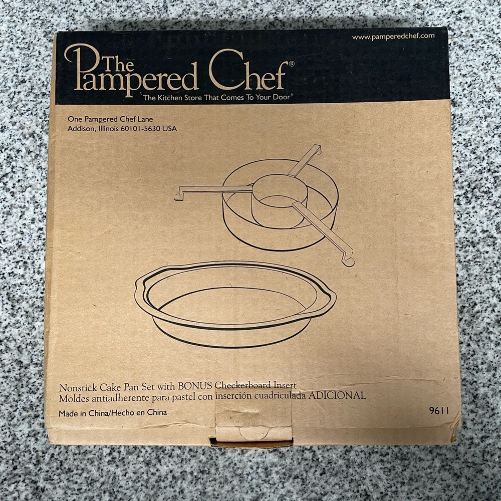 NWOT”The Pampered Chef” Nonstick 3-Cake Pan Set with a Checkerboard Insert #9611